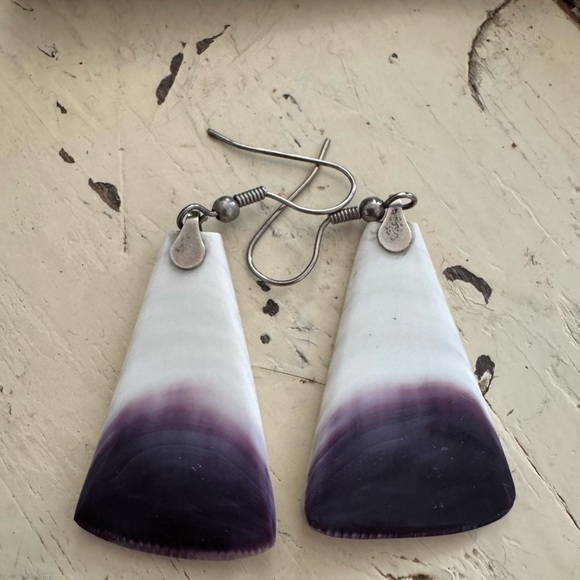 Native made Wampum Sterling ring and 2 pair large wampum dangle earrings. Sz 8 - Picture 6 of 7